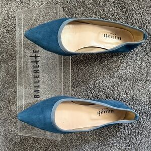 Elegant Blue Suede Flats with Pointed Toe